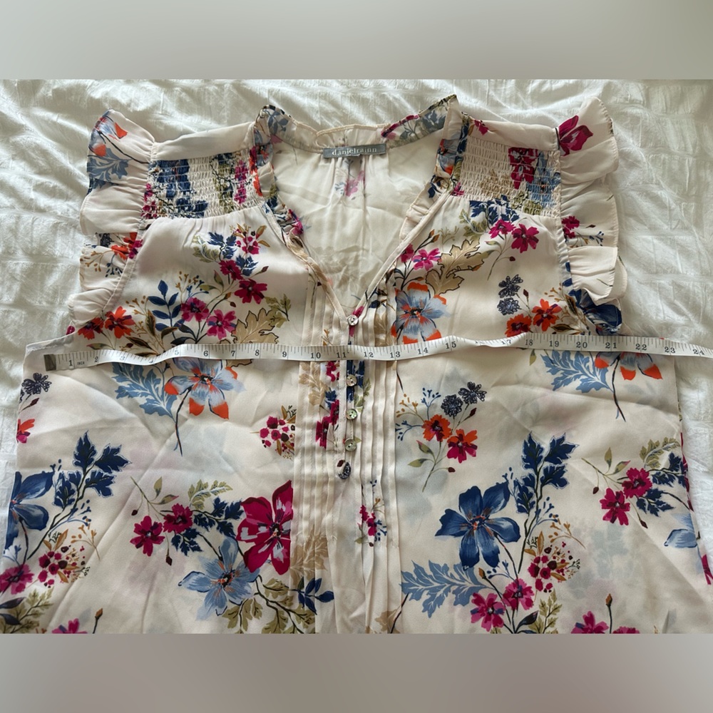 Daniel Rainn Ivory Floral V-Neck Ruffle Sleeve Blouse - Picture 5 of 5